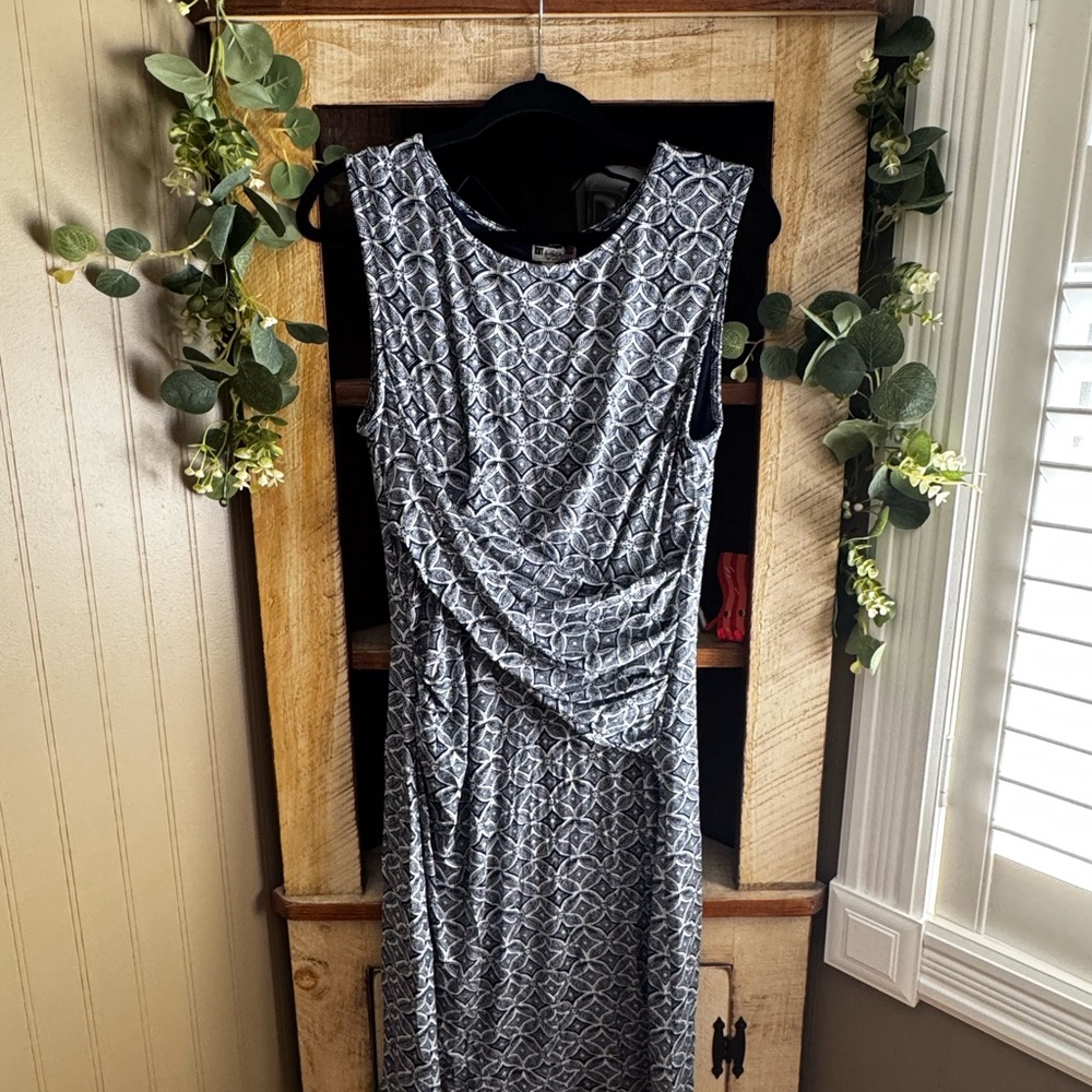 Elegant Gray Patterned Dress